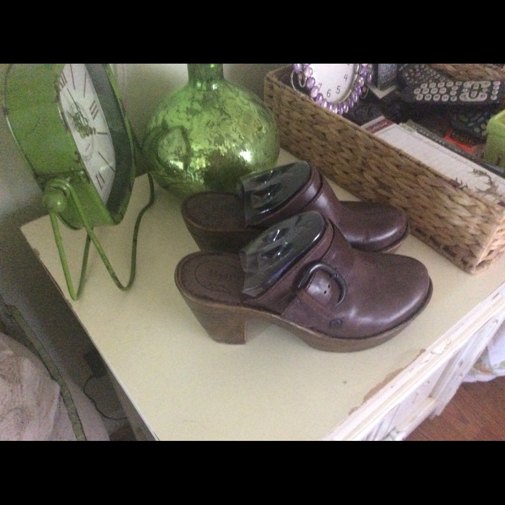 Born Clogs - Picture 2 of 2